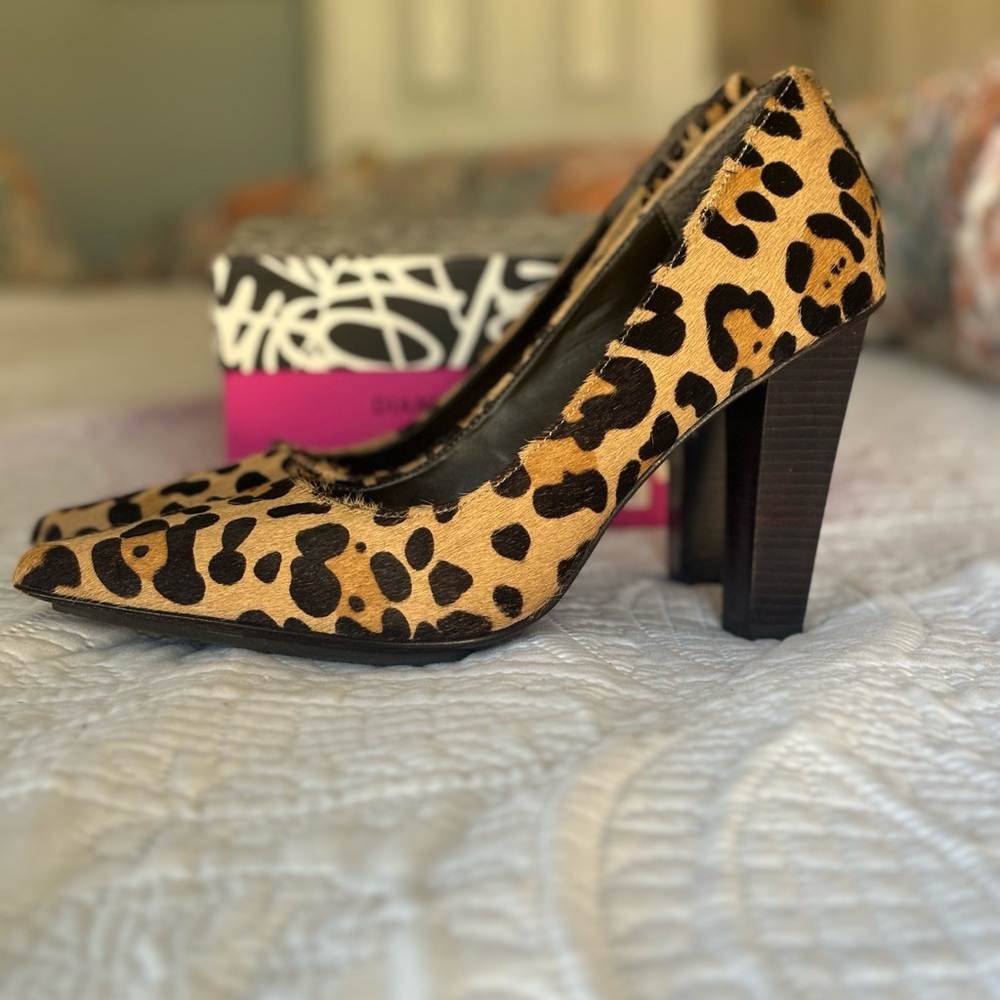 Diane Von Furstenburg Size 10.5 Tan/Chocolate Ocelot Print Piny Haircalf Pumps